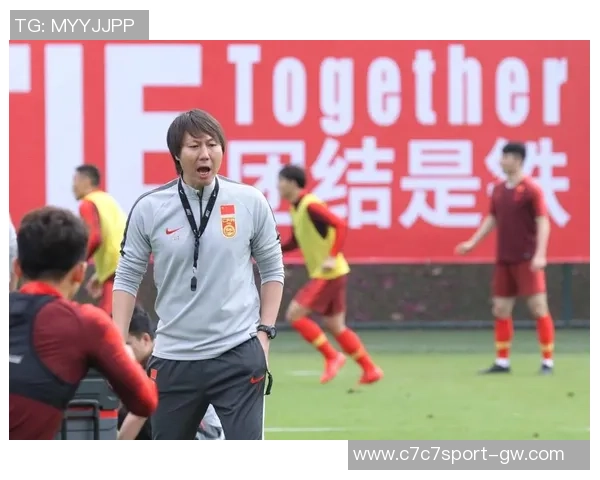 戴奇强调球队凝聚力源于拼搏精神与工作态度而非单纯天赋 戴奇强调球队凝聚力源于拼搏精神与工作态度而非单纯天赋