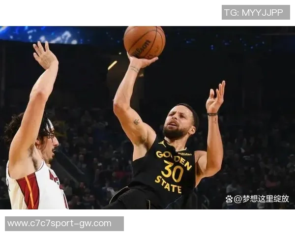 四人得分20展现团队篮球魅力库里期待继续打出精彩表现