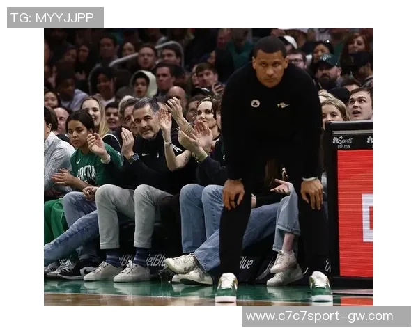 马祖拉称赞A西蒙斯全面表现带领球队做出正确决策